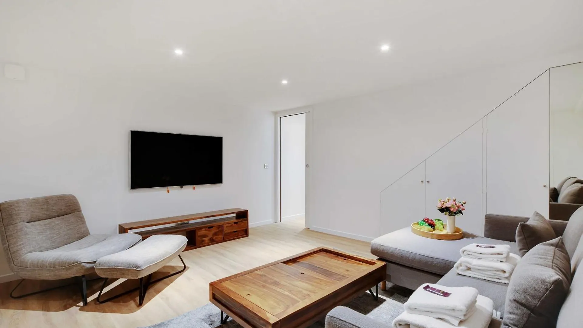 Spacious Apartment - 2Br- 6P - Grandes-Carrieres Paris France