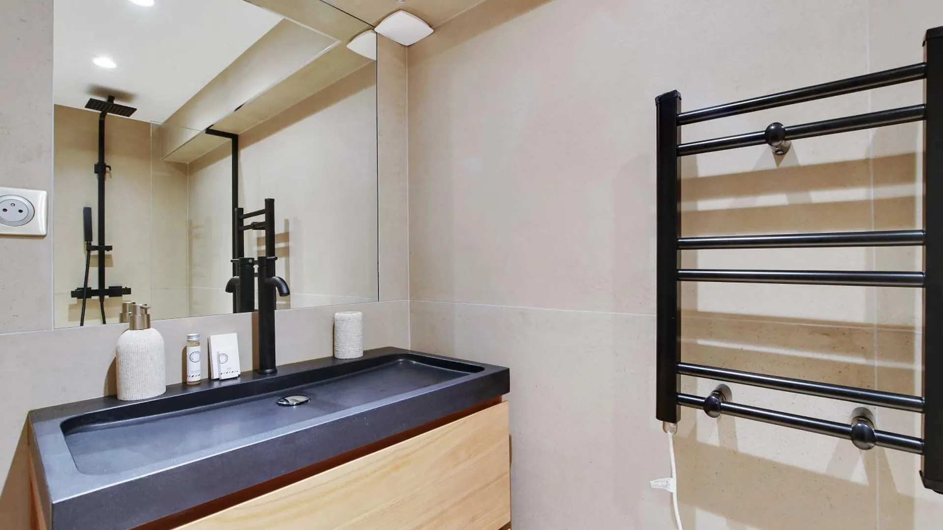 Spacious Apartment - 2Br- 6P - Grandes-Carrieres Paris 0*,
