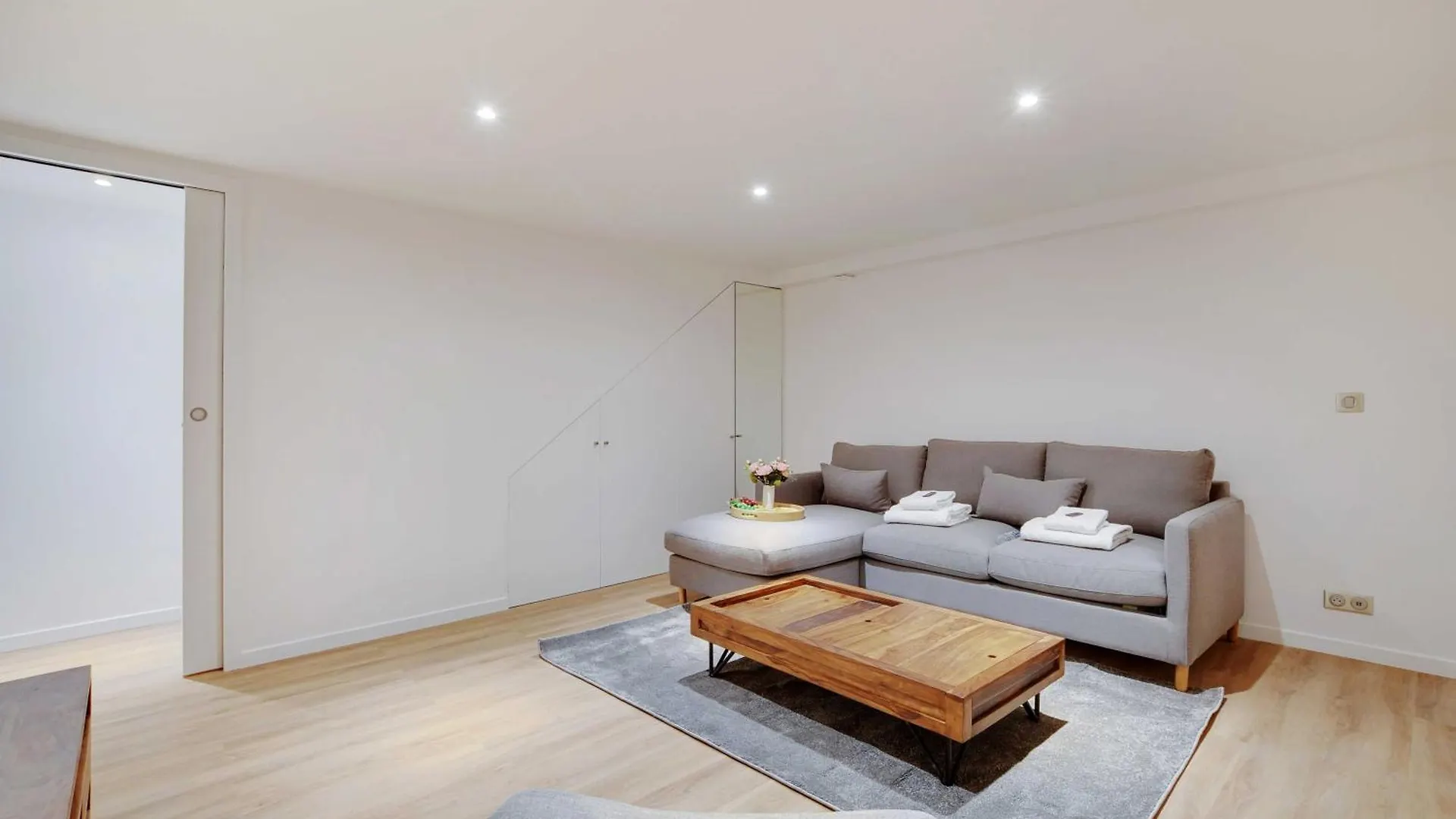 Spacious Apartment - 2Br- 6P - Grandes-Carrieres Paris 0*,  France